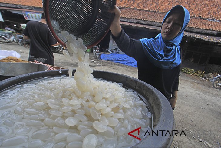 Permintaan Kolang-kaling Meningkat