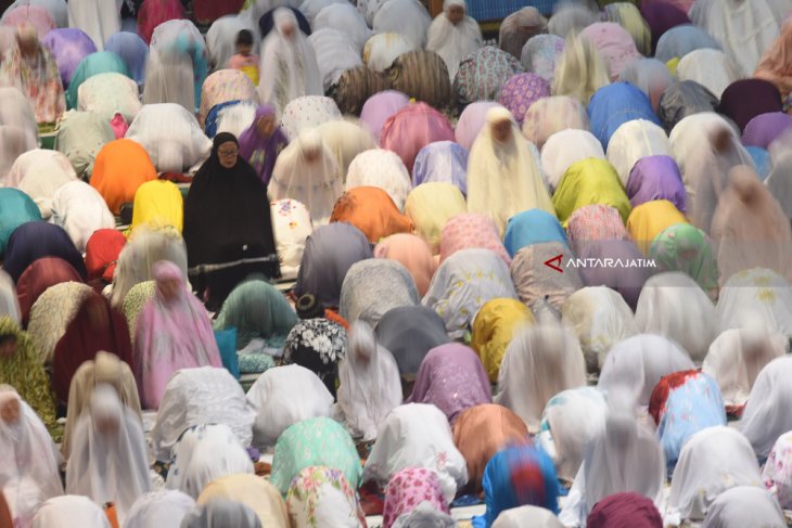 Tarawih Pertama di Surabaya