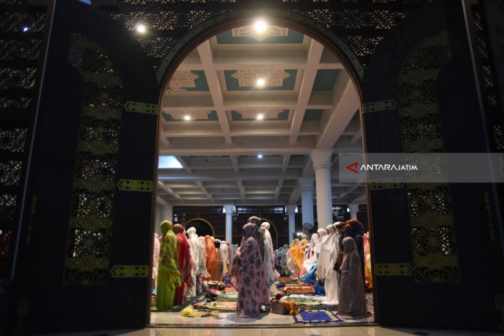 Tarawih Pertama di Surabaya