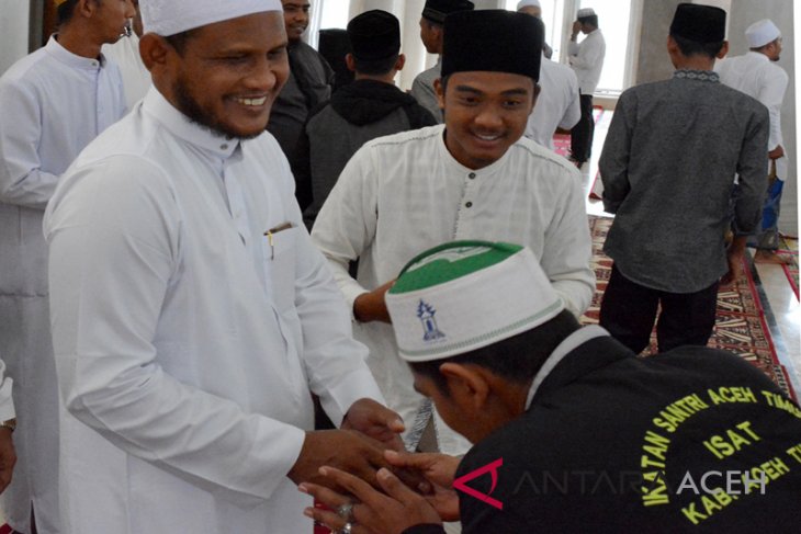 Ratusan santri safari Ramadhan di desa terpencil