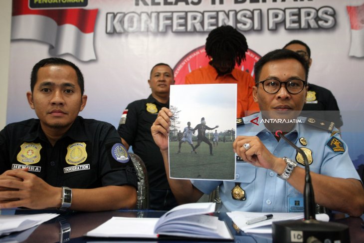 Tangkap Pesepakbola Asing Tanpa Dokumen