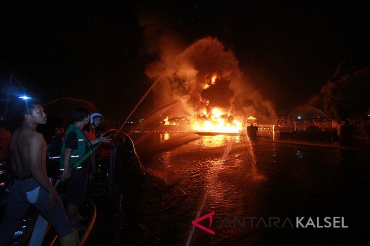 TANKER BBM TERBAKAR