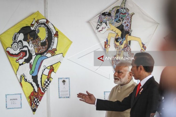 Jokowi Comments on Rais' Plan to Run for Precindency