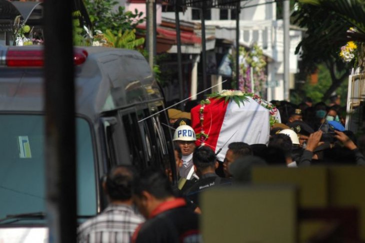 Pemakaman polisi korban kerusuhan