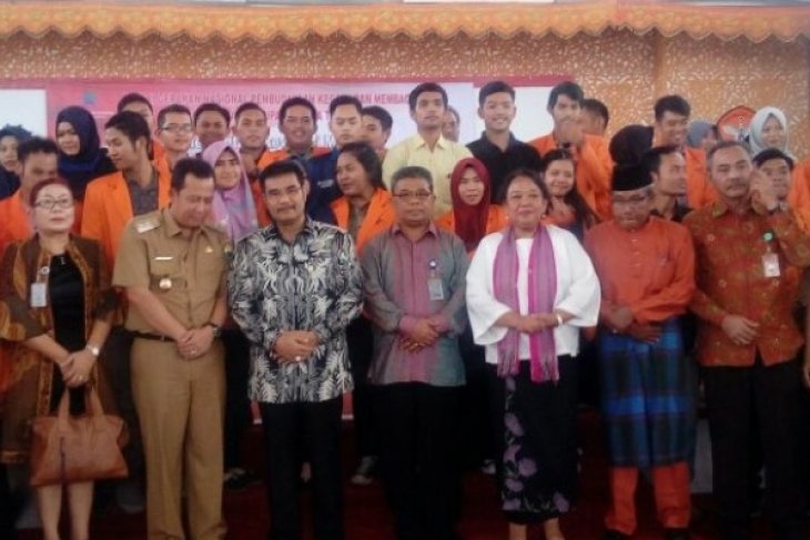 Safari Gerakan Nasional Gemar Membaca di Kampus Unja
