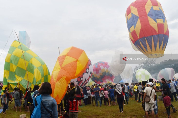 Kemenhub Edukasi Warga Lewat Festival Balon Udara di