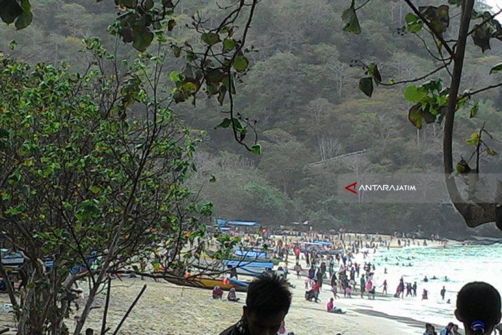 Ribuan Wisatawan Plesir ke Pantai Papuma Jember Selama Libur Lebaran