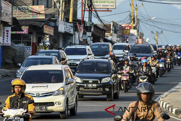 Arus mudik di jalur Puncak