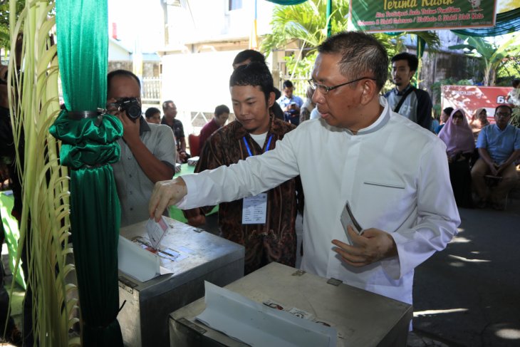 Cagub Sutarmidji Coblos Pilgub Kalbar