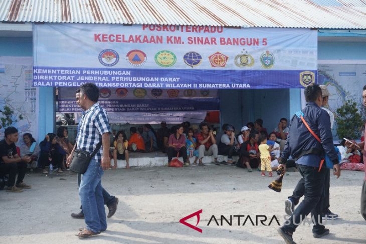 Tim Gabungan dan Basarnas bagi makanan