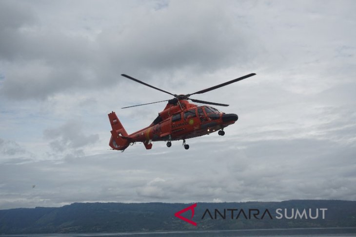 Helikopter Basarnas mendarat di Pelabuhan Tigaras