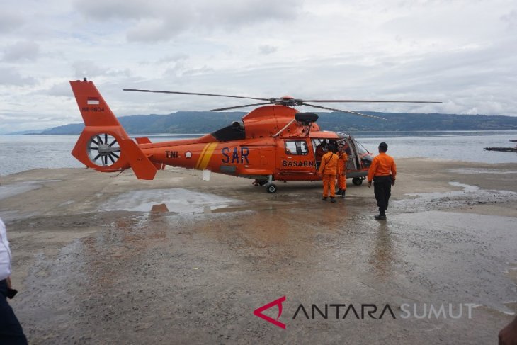 Helikopter Basarnas mendarat di Pelabuhan Tigaras