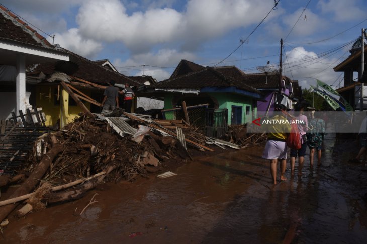 Dampak Banjir Bandang Banyuwangi