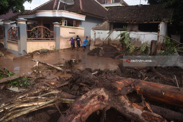 Dampak Banjir Bandang Banyuwangi