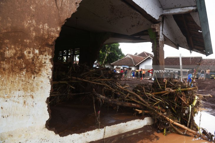 Dampak Banjir Bandang Banyuwangi