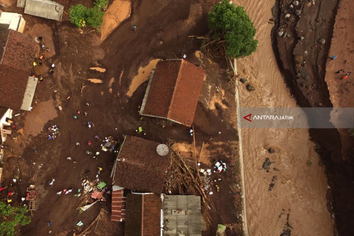 Foto Aerial- Dampak Banjir Bandang Banyuwangi