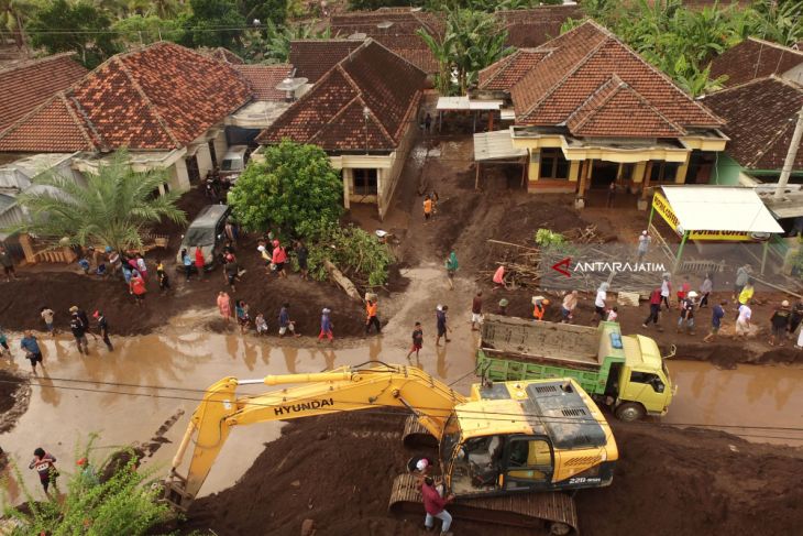 Foto Aerial- Dampak Banjir Bandang Banyuwangi