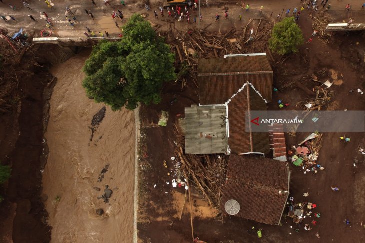 Foto Aerial- Dampak Banjir Bandang Banyuwangi