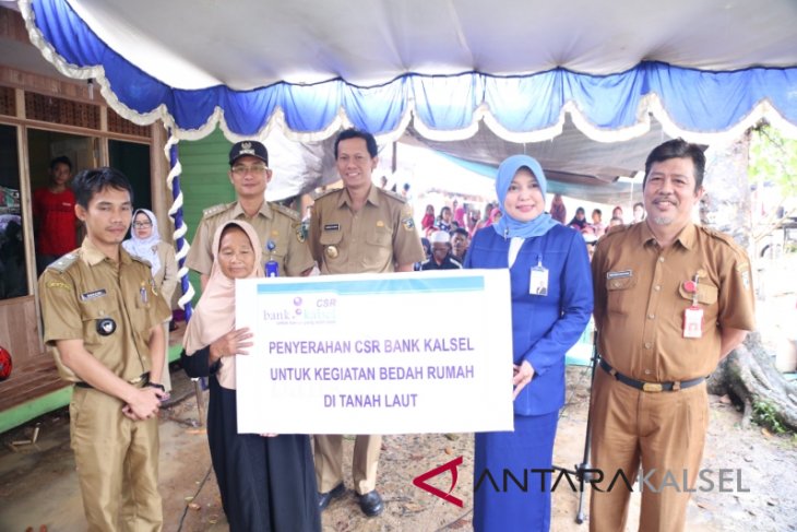 Serahkan Bantuan CSR