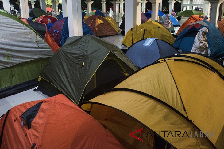 Ratusan umat Islam Itikaf di Masjid Raya Habiburahman