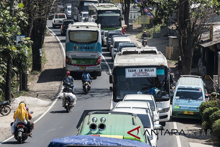 Jalan Limbangan mulai dipadati pemudik