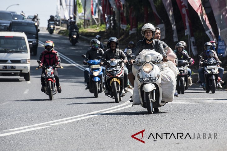 Jalur selatan Nagreg dipadati pemudik