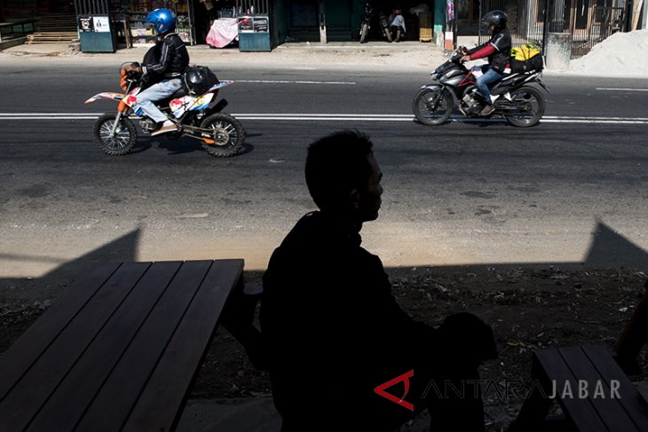 Jalur selatan Nagreg dipadati pemudik