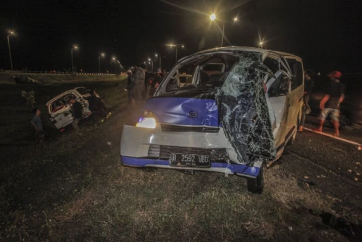 Kecelakaan mobil di tol Cipali