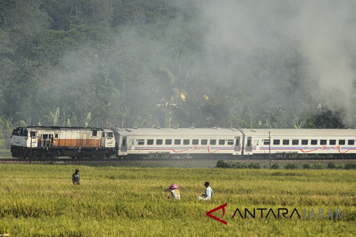 Kereta tambahan lebaran