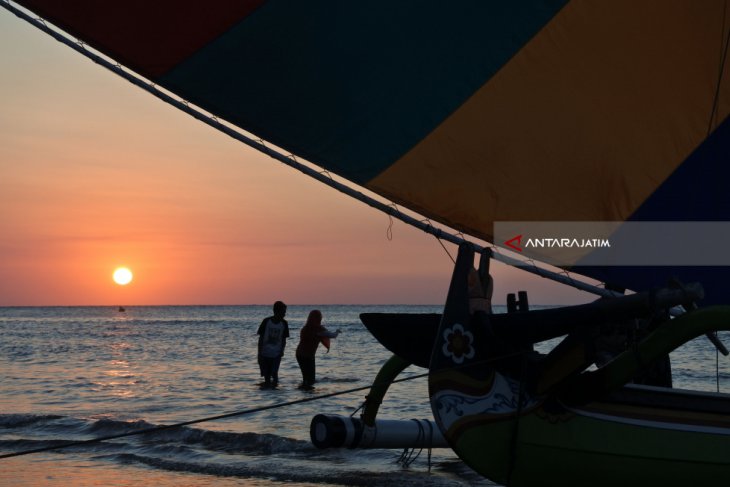 Pantai Pasir Putih Situbondo