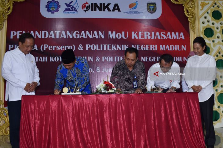 Penandatangan MoU INKA dengan Politeknik