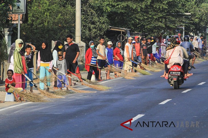 Pencari sedekah jembatan Sewo