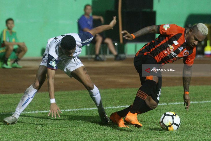 Perseru Serui Lawan Arema