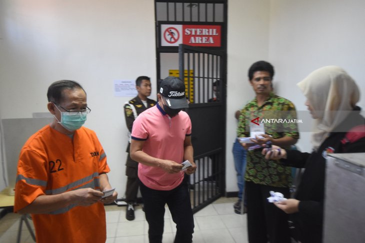 Terdakwa Bupati non aktif Jombang Nyono Suharli Wihandoko
