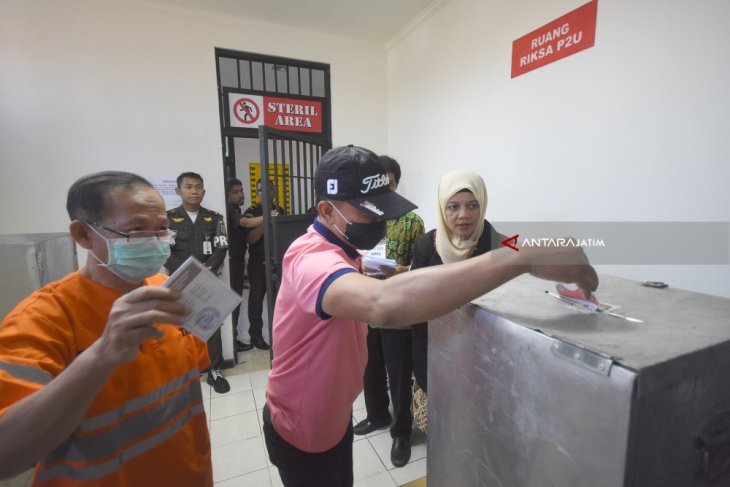 Terdakwa Bupati non aktif Jombang Nyono Suharli Wihandoko