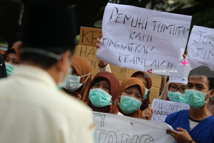 Unjuk Rasa Pegawai Rumah Sakit