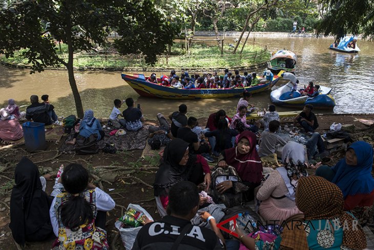 Warga padati kebun binatang Bandung 