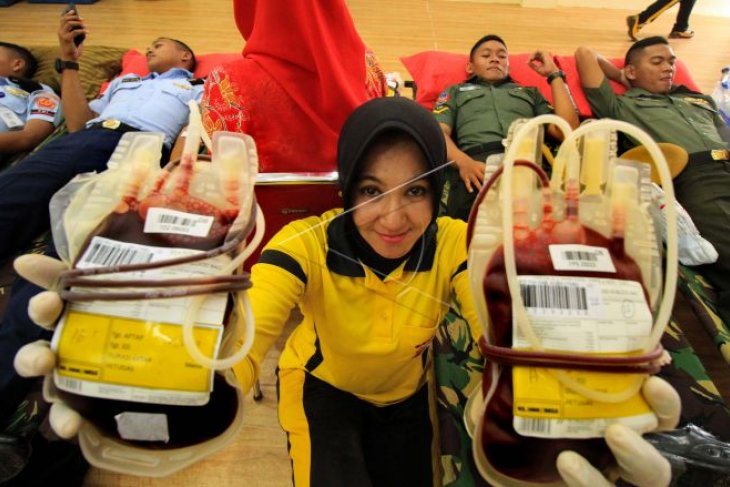 Aksi donor darah HUT Bayangkara