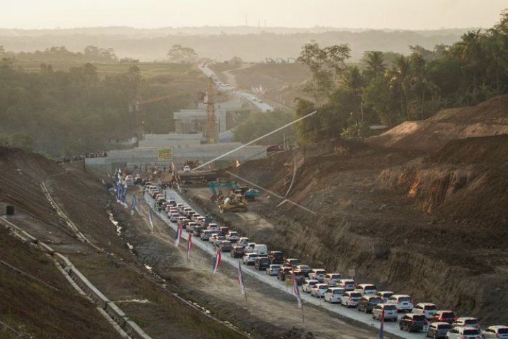 Arus balik di jalur tol fungsional Kartasura-Salatiga