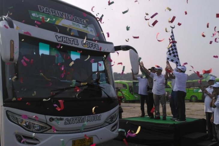 Dirut BRI lepas nasabah mudik gunakan bus