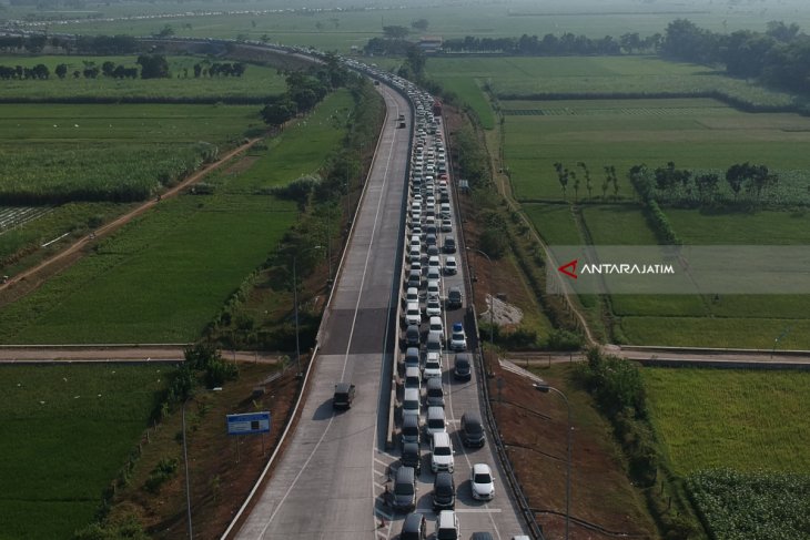 Kemacetan Exit Tol Jombang-Mojokerto