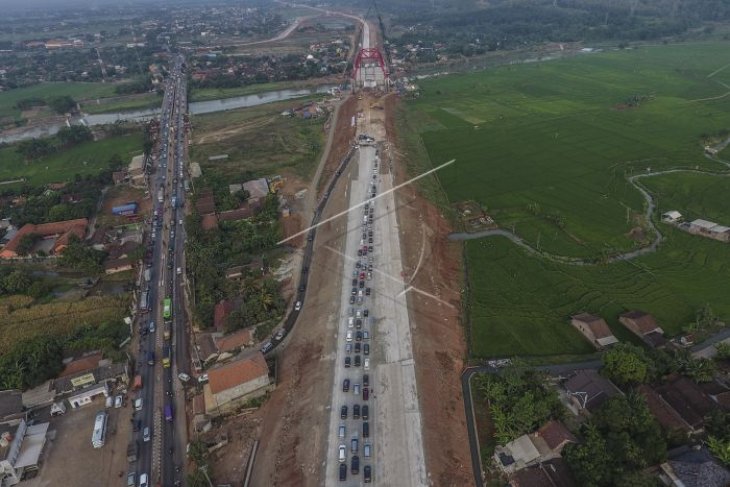 Kemacetan di jalur tol