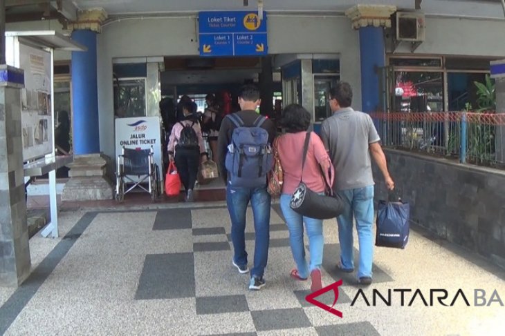 Bandara ditutup, penumpang pesawat akhirnya lintasi Gilimanuk