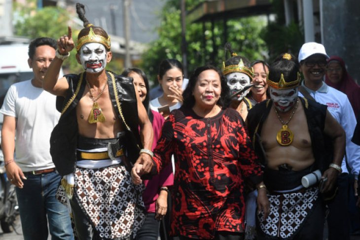Obrolan Punakawan Ke-1: Kembali Ke UUD 1945, Kita Tidak Bisa Memutarbalik Arah Jarum Jam
