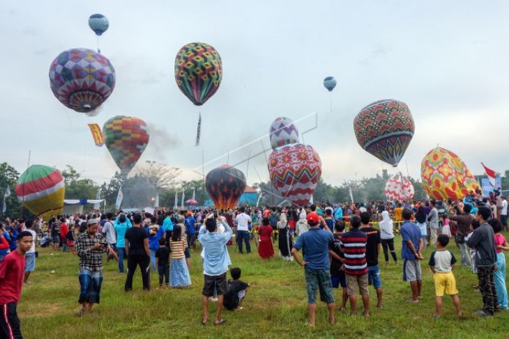 Tradisi syawalan balon udara