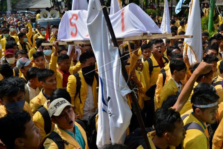 Unjuk rasa mahasiswa Unnes