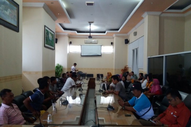 Pedagang Pasir Putih Situbondo Tolak Direlokasi (Video)