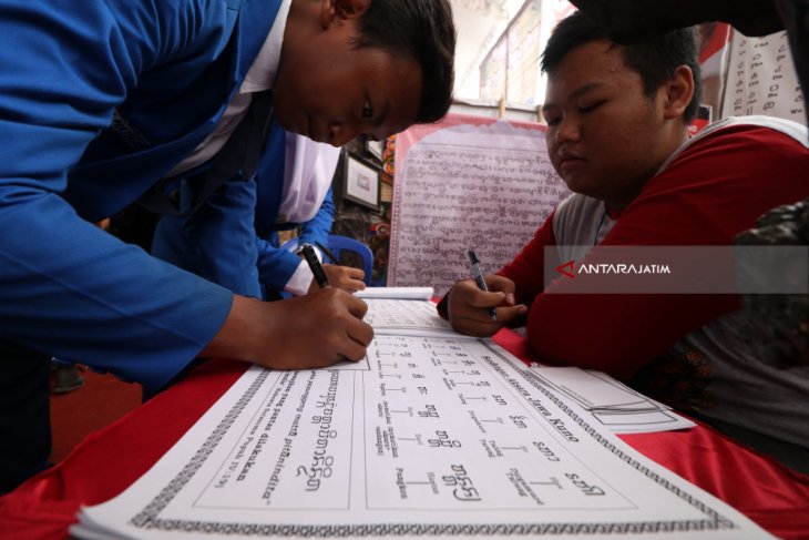 Belajar Menulis Aksara Jawa Kuno