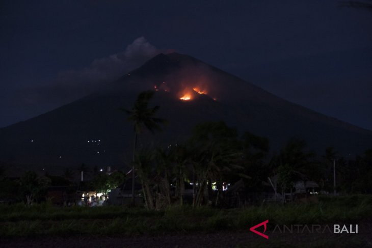 Warga Gunung Agung mengungsi