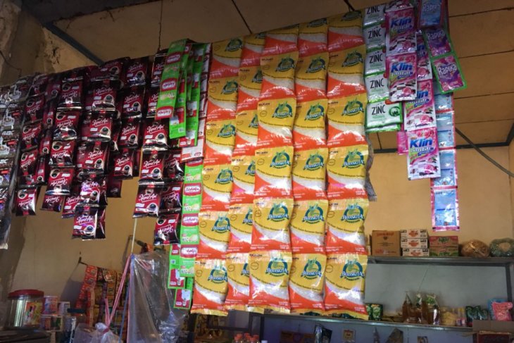 Bulog Karawang-Bekasi salurkan 13.500 beras sachet